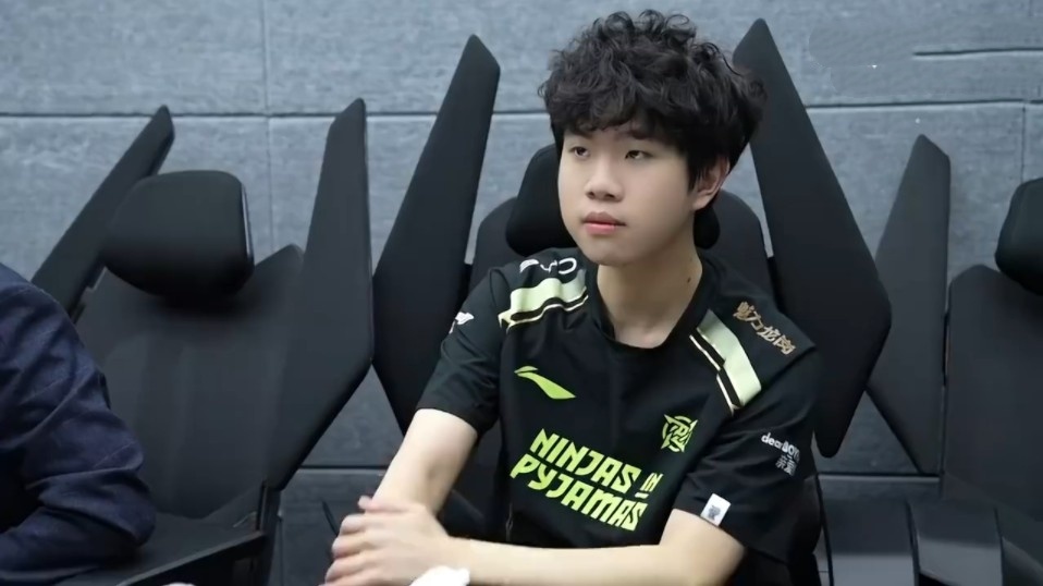 GALA：红色方BP时把OP英雄放出来更好 我们有机会夺冠